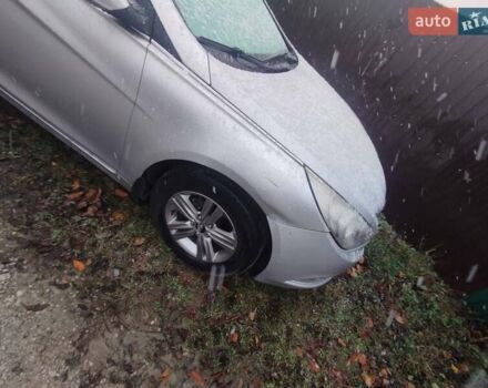 Серый Хендай Соната, объемом двигателя 2 л и пробегом 460 тыс. км за 5500 $, фото 1 на Automoto.ua