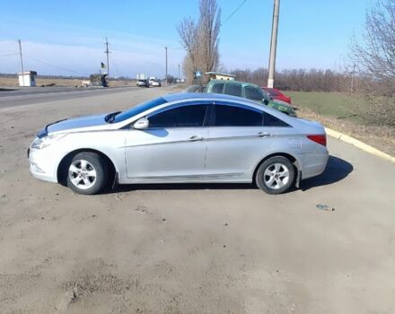 Сірий Хендай Соната, об'ємом двигуна 2 л та пробігом 200 тис. км за 7100 $, фото 2 на Automoto.ua