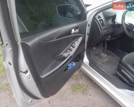 Сірий Хендай Соната, об'ємом двигуна 2 л та пробігом 320 тис. км за 3100 $, фото 2 на Automoto.ua