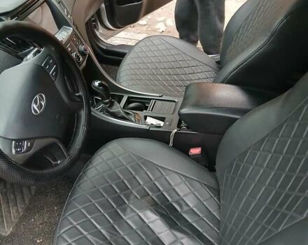 Серый Хендай Соната, объемом двигателя 2 л и пробегом 296 тыс. км за 10900 $, фото 6 на Automoto.ua