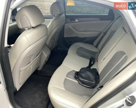 Серый Хендай Соната, объемом двигателя 2.36 л и пробегом 135 тыс. км за 10400 $, фото 7 на Automoto.ua