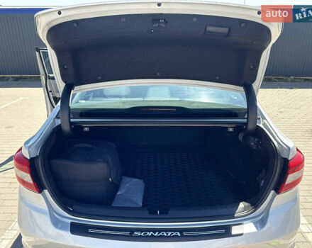 Серый Хендай Соната, объемом двигателя 2.36 л и пробегом 134 тыс. км за 11500 $, фото 8 на Automoto.ua