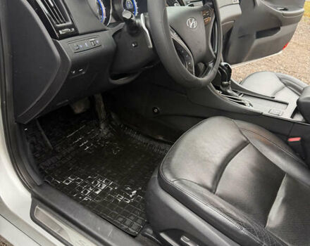 Серый Хендай Соната, объемом двигателя 2.36 л и пробегом 160 тыс. км за 11500 $, фото 27 на Automoto.ua