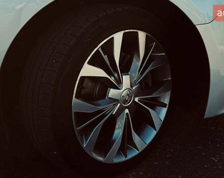 Серый Хендай Соната, объемом двигателя 2 л и пробегом 122 тыс. км за 13500 $, фото 12 на Automoto.ua