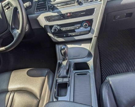 Сірий Хендай Соната, об'ємом двигуна 2 л та пробігом 360 тис. км за 10000 $, фото 8 на Automoto.ua