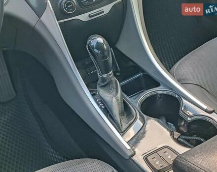 Сірий Хендай Соната, об'ємом двигуна 2.4 л та пробігом 207 тис. км за 11290 $, фото 19 на Automoto.ua