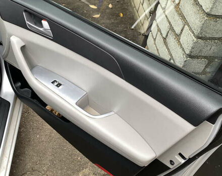 Серый Хендай Соната, объемом двигателя 2.36 л и пробегом 135 тыс. км за 10400 $, фото 16 на Automoto.ua