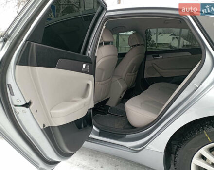 Сірий Хендай Соната, об'ємом двигуна 2.36 л та пробігом 200 тис. км за 7700 $, фото 8 на Automoto.ua