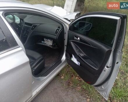 Сірий Хендай Соната, об'ємом двигуна 2 л та пробігом 320 тис. км за 3100 $, фото 9 на Automoto.ua