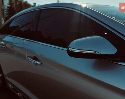 Серый Хендай Соната, объемом двигателя 2 л и пробегом 122 тыс. км за 13500 $, фото 4 на Automoto.ua