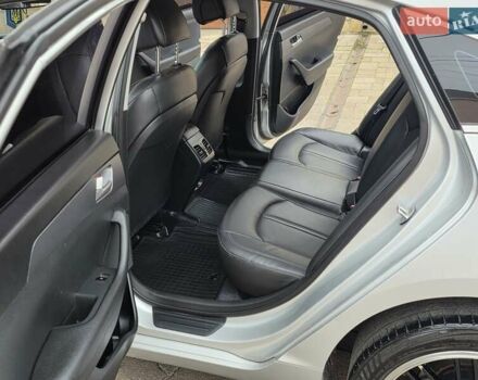 Сірий Хендай Соната, об'ємом двигуна 2 л та пробігом 255 тис. км за 9200 $, фото 25 на Automoto.ua