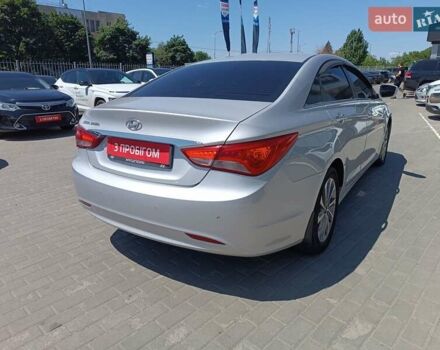 Сірий Хендай Соната, об'ємом двигуна 2.36 л та пробігом 174 тис. км за 11400 $, фото 6 на Automoto.ua