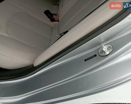 Сірий Хендай Соната, об'ємом двигуна 2.36 л та пробігом 200 тис. км за 7700 $, фото 9 на Automoto.ua