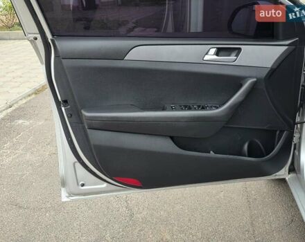 Сірий Хендай Соната, об'ємом двигуна 2 л та пробігом 255 тис. км за 9200 $, фото 24 на Automoto.ua