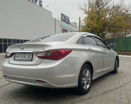 Серый Хендай Соната, объемом двигателя 2 л и пробегом 300 тыс. км за 7500 $, фото 3 на Automoto.ua