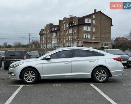 Сірий Хендай Соната, об'ємом двигуна 2 л та пробігом 275 тис. км за 8400 $, фото 15 на Automoto.ua