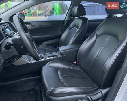 Серый Хендай Соната, объемом двигателя 2 л и пробегом 266 тыс. км за 8150 $, фото 7 на Automoto.ua