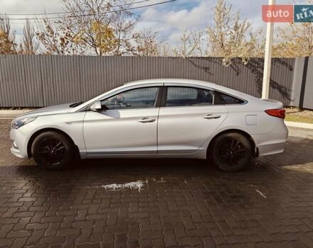 Серый Хендай Соната, объемом двигателя 2 л и пробегом 294 тыс. км за 9300 $, фото 9 на Automoto.ua