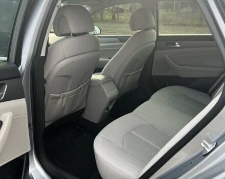 Сірий Хендай Соната, об'ємом двигуна 2.4 л та пробігом 184 тис. км за 10700 $, фото 27 на Automoto.ua