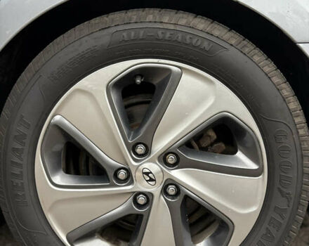 Сірий Хендай Соната, об'ємом двигуна 2 л та пробігом 200 тис. км за 13900 $, фото 30 на Automoto.ua