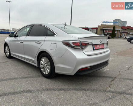 Хендай Соната 2015 в Харькове на Automoto.ua Серый Хендай Соната, объемом двигателя 2 л и пробегом 114 тыс. км за 14200 $, фото 6 на Automoto.ua