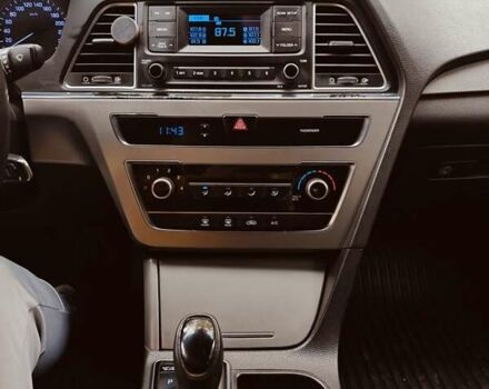 Серый Хендай Соната, объемом двигателя 2 л и пробегом 294 тыс. км за 9300 $, фото 12 на Automoto.ua