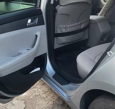 Серый Хендай Соната, объемом двигателя 2.36 л и пробегом 106 тыс. км за 11000 $, фото 11 на Automoto.ua