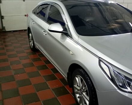 Серый Хендай Соната, объемом двигателя 2 л и пробегом 345 тыс. км за 10000 $, фото 4 на Automoto.ua