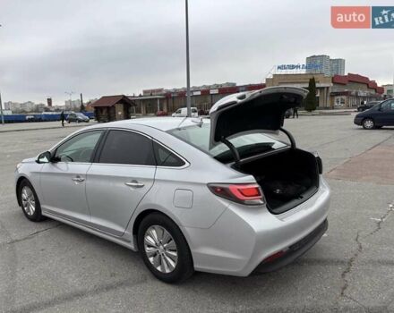 Серый Хендай Соната, объемом двигателя 2 л и пробегом 114 тыс. км за 13900 $, фото 9 на Automoto.ua