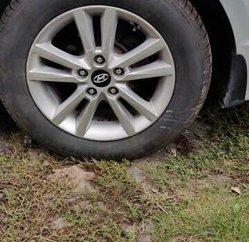 Сірий Хендай Соната, об'ємом двигуна 2 л та пробігом 186 тис. км за 10500 $, фото 1 на Automoto.ua