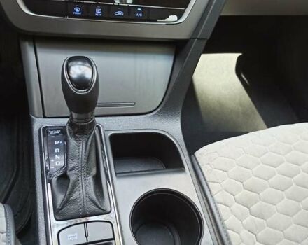 Серый Хендай Соната, объемом двигателя 2.36 л и пробегом 280 тыс. км за 8500 $, фото 13 на Automoto.ua