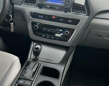 Сірий Хендай Соната, об'ємом двигуна 2.4 л та пробігом 184 тис. км за 10700 $, фото 41 на Automoto.ua