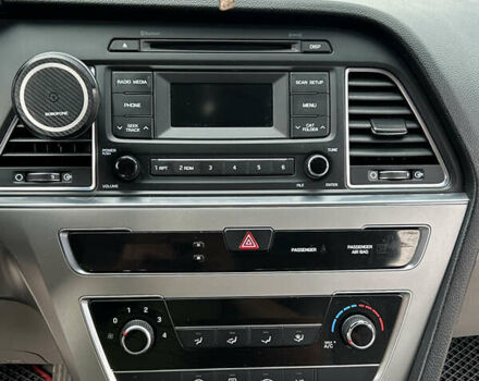 Сірий Хендай Соната, об'ємом двигуна 2.36 л та пробігом 170 тис. км за 9999 $, фото 18 на Automoto.ua