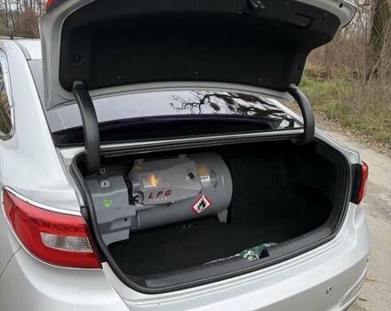 Серый Хендай Соната, объемом двигателя 2 л и пробегом 385 тыс. км за 9000 $, фото 3 на Automoto.ua