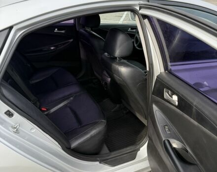 Серый Хендай Соната, объемом двигателя 2 л и пробегом 400 тыс. км за 5000 $, фото 4 на Automoto.ua