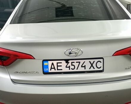 Серый Хендай Соната, объемом двигателя 2 л и пробегом 345 тыс. км за 10000 $, фото 1 на Automoto.ua