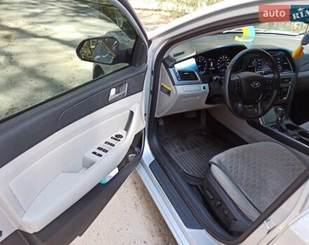 Серый Хендай Соната, объемом двигателя 2.36 л и пробегом 280 тыс. км за 8500 $, фото 14 на Automoto.ua