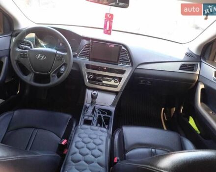 Сірий Хендай Соната, об'ємом двигуна 2 л та пробігом 231 тис. км за 8900 $, фото 15 на Automoto.ua