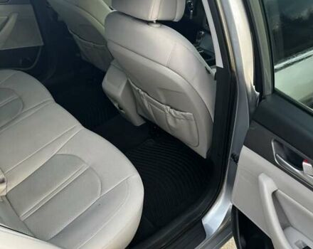 Сірий Хендай Соната, об'ємом двигуна 2.4 л та пробігом 184 тис. км за 10700 $, фото 9 на Automoto.ua