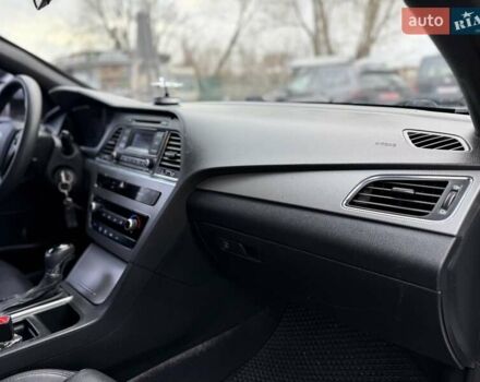 Сірий Хендай Соната, об'ємом двигуна 2 л та пробігом 275 тис. км за 8400 $, фото 24 на Automoto.ua