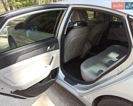 Серый Хендай Соната, объемом двигателя 2.36 л и пробегом 280 тыс. км за 8500 $, фото 18 на Automoto.ua