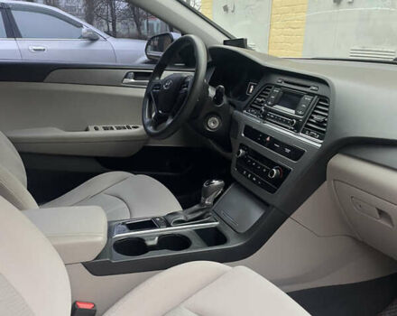 Серый Хендай Соната, объемом двигателя 2.36 л и пробегом 163 тыс. км за 9500 $, фото 6 на Automoto.ua