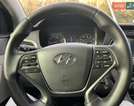 Серый Хендай Соната, объемом двигателя 2.36 л и пробегом 40 тыс. км за 11800 $, фото 27 на Automoto.ua