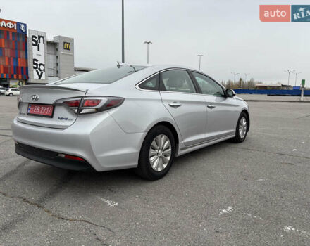 Хендай Соната 2015 в Харькове на Automoto.ua Серый Хендай Соната, объемом двигателя 2 л и пробегом 114 тыс. км за 14200 $, фото 4 на Automoto.ua