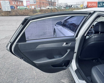 Сірий Хендай Соната, об'ємом двигуна 2 л та пробігом 169 тис. км за 11300 $, фото 5 на Automoto.ua