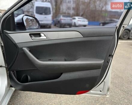 Сірий Хендай Соната, об'ємом двигуна 2 л та пробігом 275 тис. км за 8400 $, фото 21 на Automoto.ua