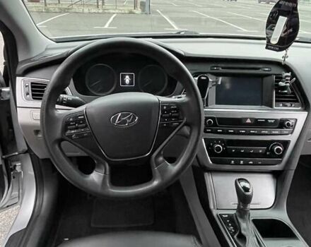 Сірий Хендай Соната, об'ємом двигуна 2.36 л та пробігом 148 тис. км за 8900 $, фото 21 на Automoto.ua