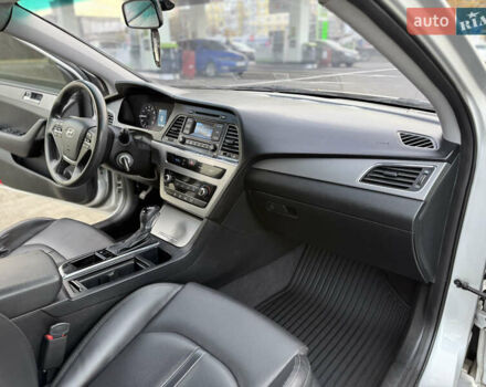 Серый Хендай Соната, объемом двигателя 2 л и пробегом 320 тыс. км за 7999 $, фото 6 на Automoto.ua