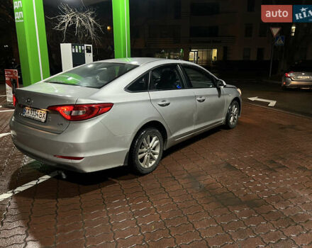 Серый Хендай Соната, объемом двигателя 2 л и пробегом 504 тыс. км за 6999 $, фото 4 на Automoto.ua