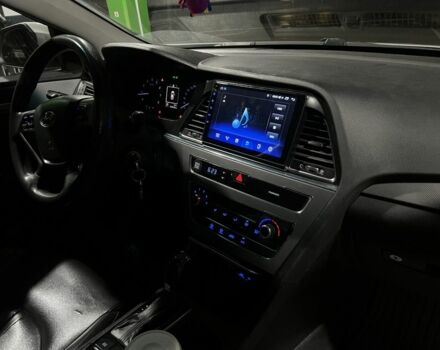 Серый Хендай Соната, объемом двигателя 2 л и пробегом 502 тыс. км за 6999 $, фото 6 на Automoto.ua